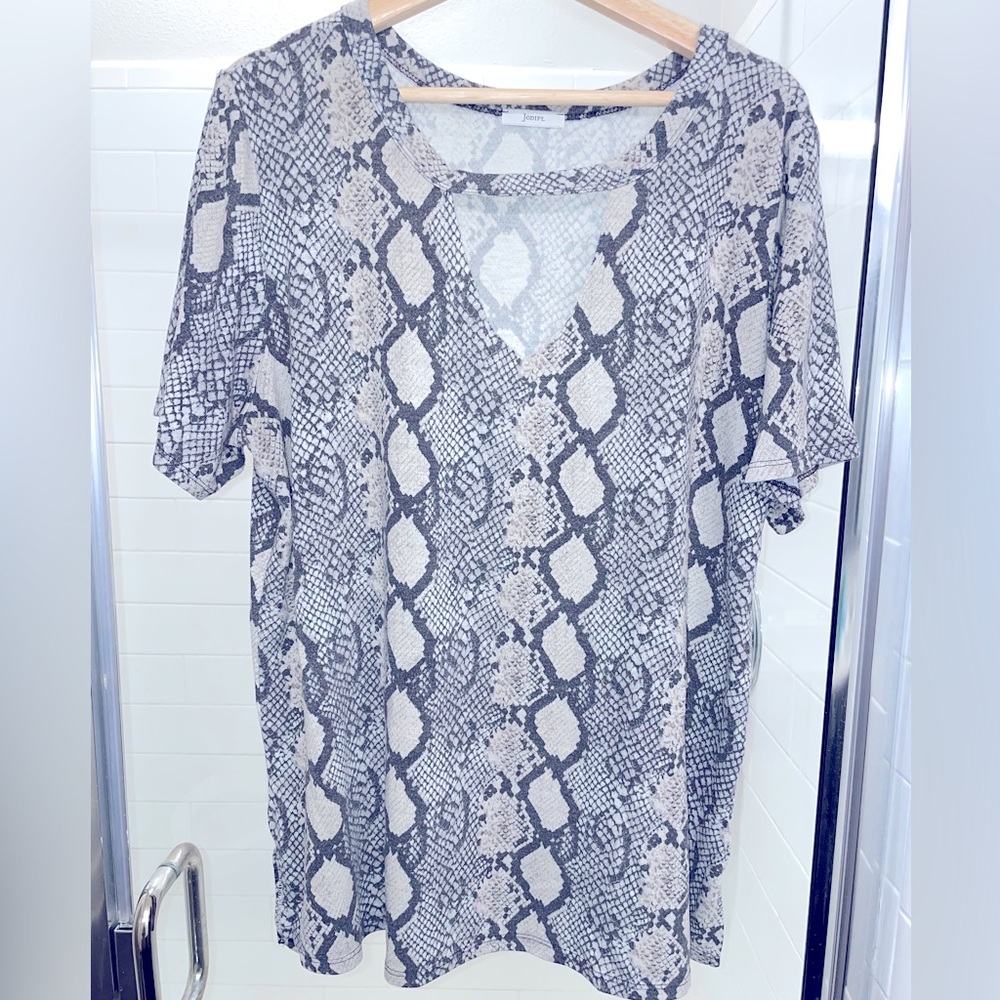 Chic Soul - JODIFL T Shirt. Peekaboo Chest, Snakeskin. 2X